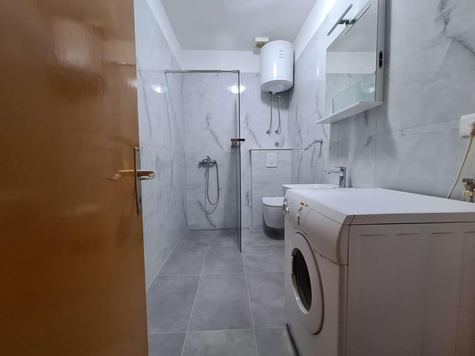 Bathroom, washing machine