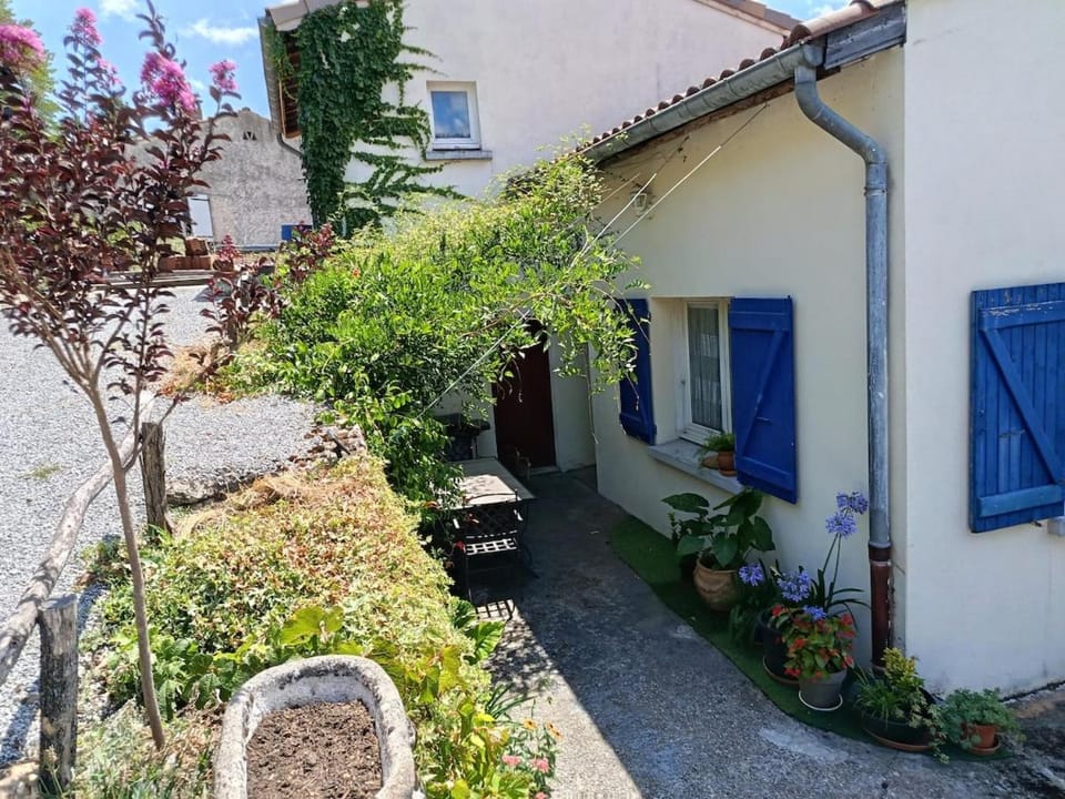 Gîte la côte des bleuets de Retourtour House in Provence