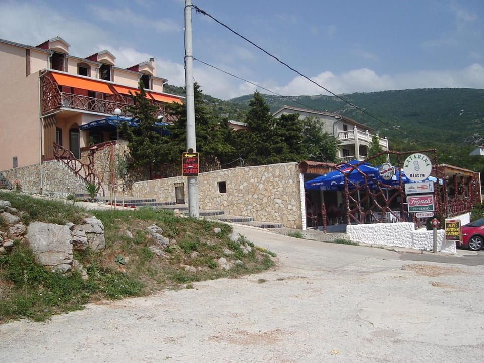 Facade/entrance