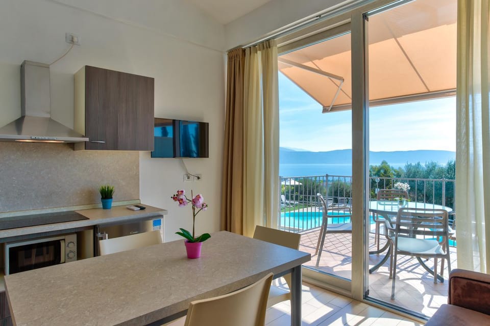 Balcony/Terrace, Living room, Dining area, Garden view, Lake view