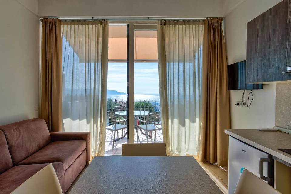 Living room, Mountain view, Sea view