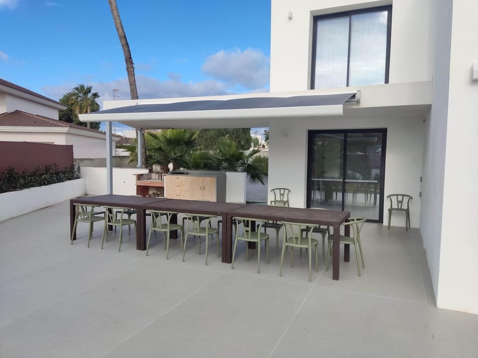 Property building, Patio, Dining area