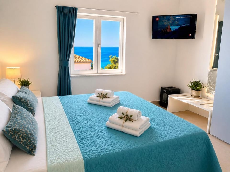 Bed, Natural landscape, TV and multimedia, Photo of the whole room, Bedroom, towels