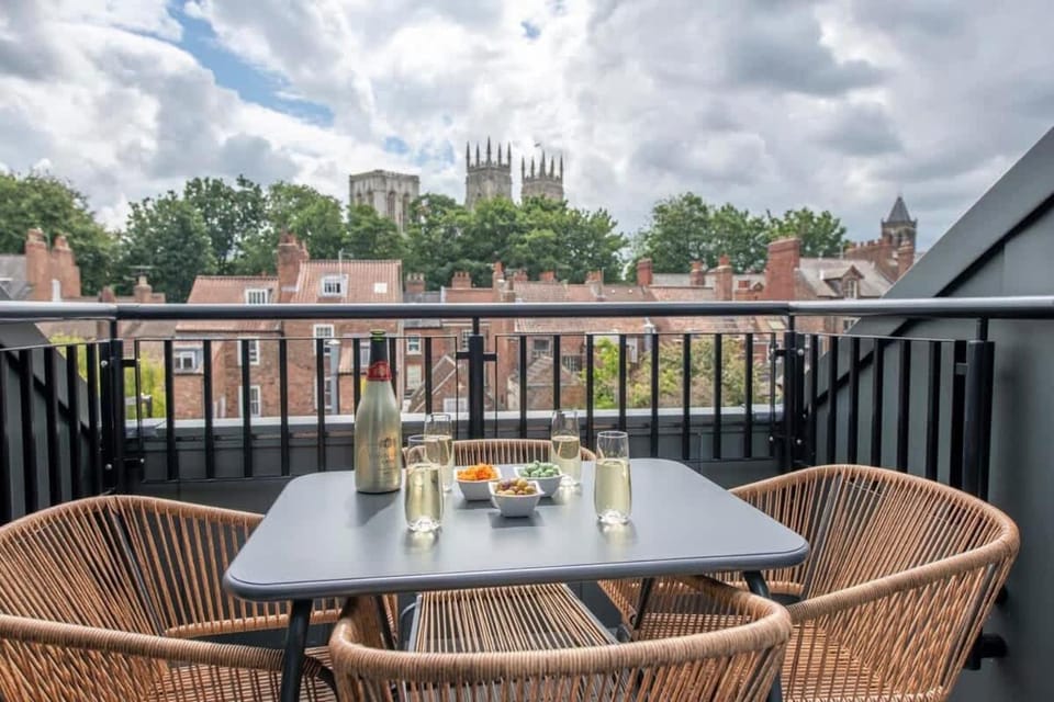 The Quadrant - The Garret Apartment in York