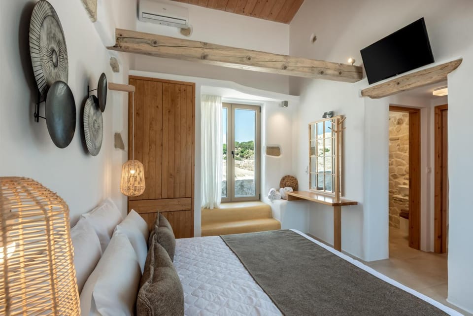 Bed, TV and multimedia, Photo of the whole room, Seating area, Bedroom, air conditioner