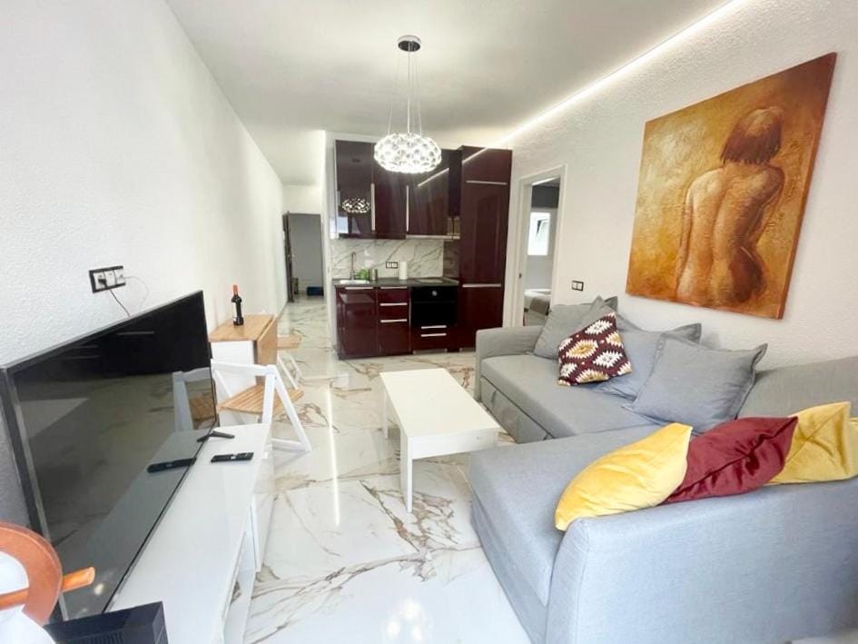 Communal lounge/ TV room, TV and multimedia, Living room, air conditioner