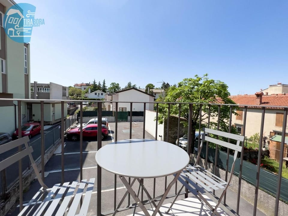 Basovizza 3 Angelica Tirabora Short Rent Apartment in Trieste