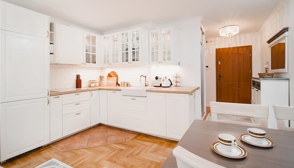 Kitchen or kitchenette, Dining area