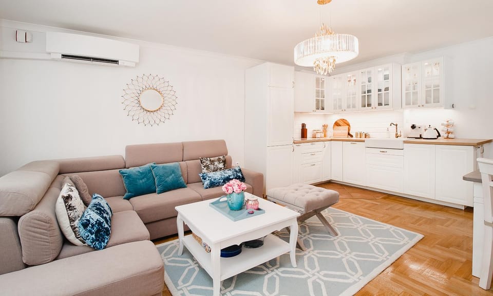 Communal lounge/ TV room, Living room, Seating area