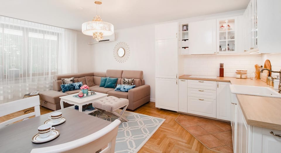 Communal lounge/ TV room, Kitchen or kitchenette, Living room, Seating area