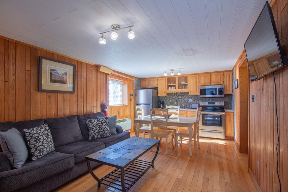 Kitchen or kitchenette, Living room, kitchen