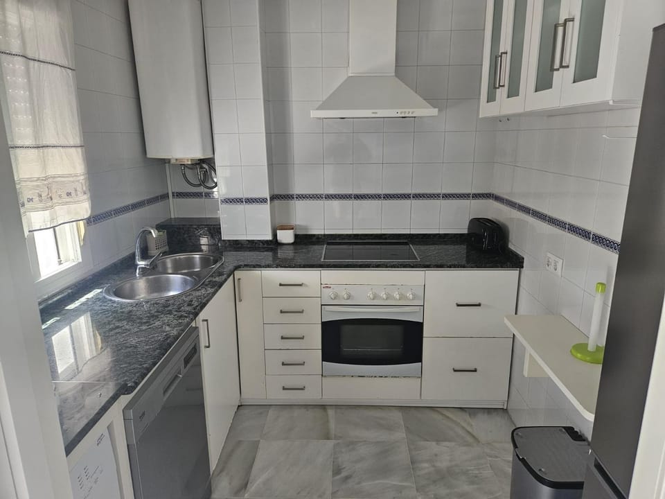 Kitchen or kitchenette, dishwasher, stove