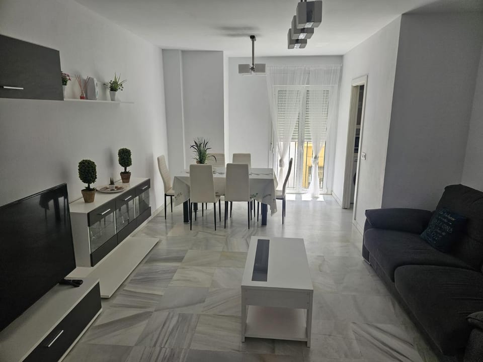 TV and multimedia, Living room, Seating area, Dining area