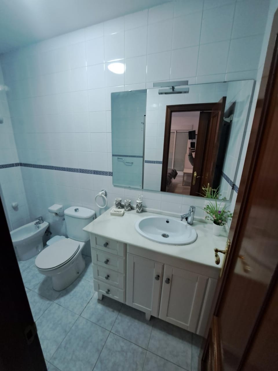 Shower, Toilet, Bathroom, bidet, towels