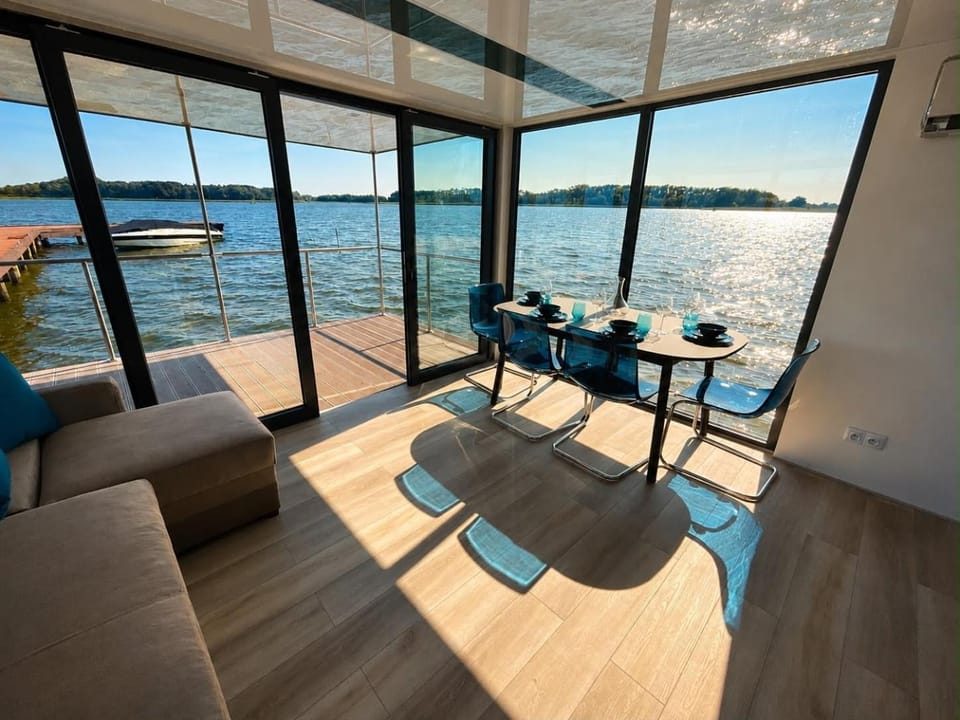 Day, View (from property/room), Living room, Seating area, Dining area, Lake view