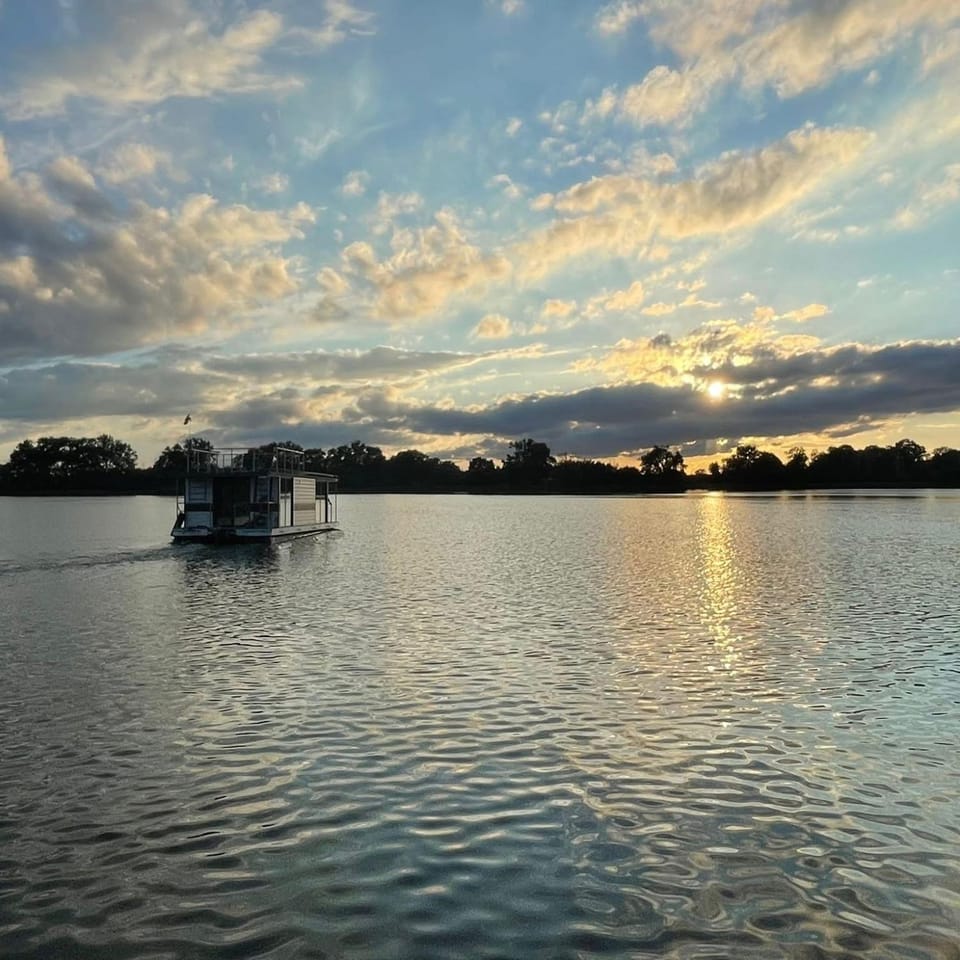 Day, Lake view