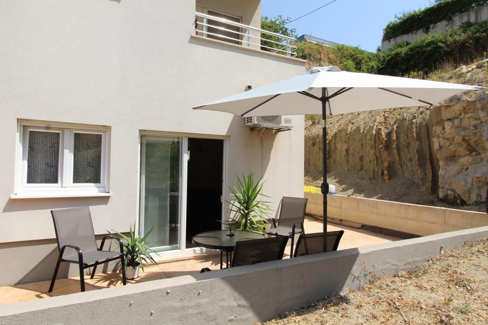 Patio, Facade/entrance, Balcony/Terrace