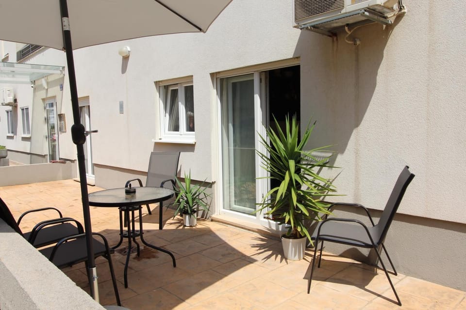 Patio, Facade/entrance, Balcony/Terrace