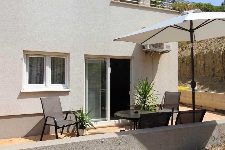 Patio, Facade/entrance, Balcony/Terrace