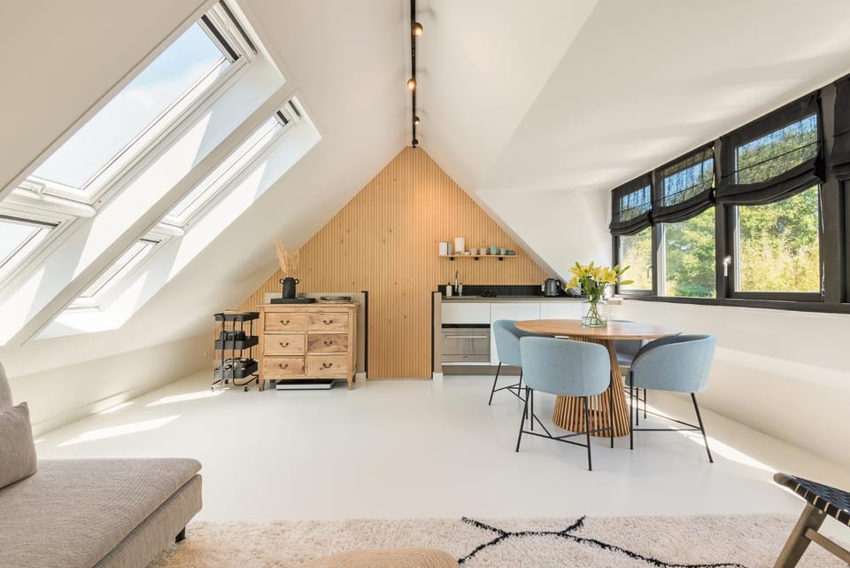 Dining area, kitchen
