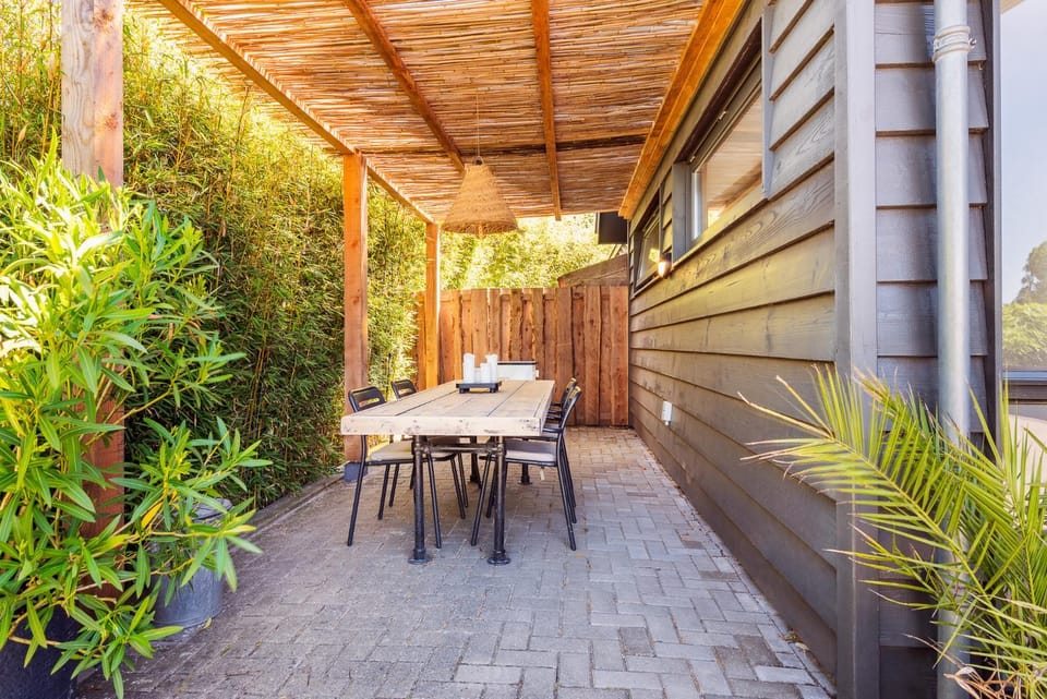 Patio, Dining area