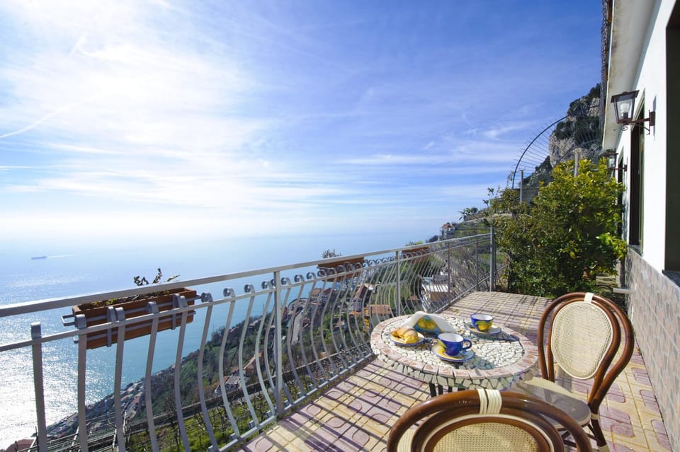 Natural landscape, Coffee/tea facilities, View (from property/room), Balcony/Terrace, Food and drinks, Sea view