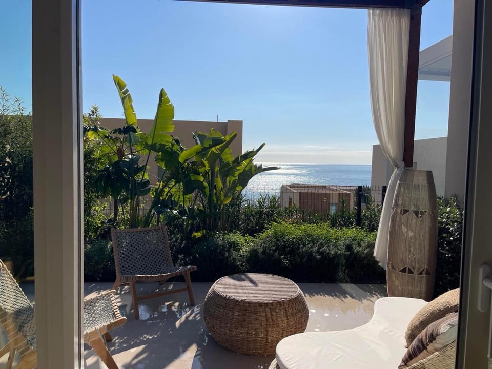 Patio, Day, Garden, Seating area, Garden view, Sea view