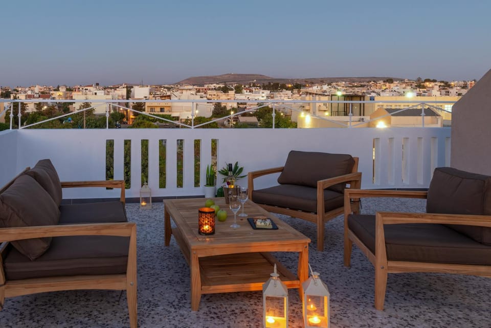 Property building, View (from property/room), Balcony/Terrace, City view