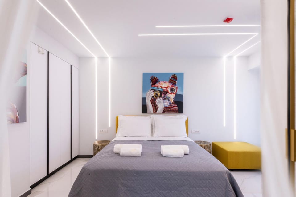 Photo of the whole room, Bedroom