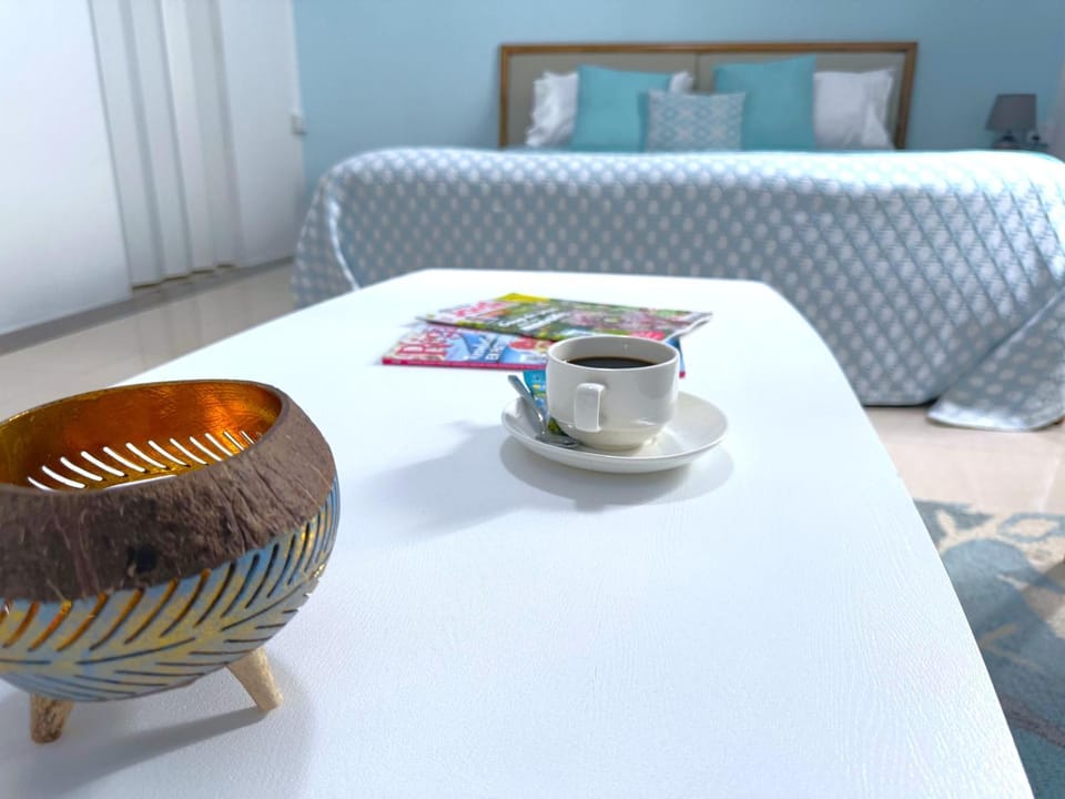 Bed, Seating area, Bedroom