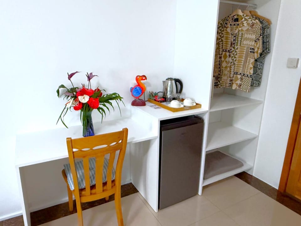 Coffee/tea facilities, wardrobe