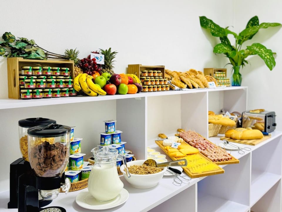 Breakfast, Continental breakfast, Buffet breakfast