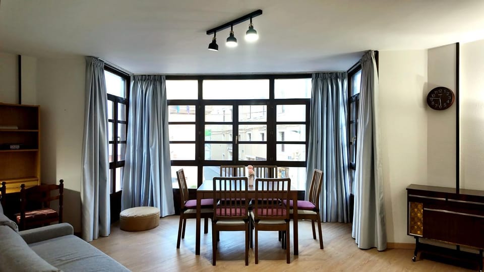 Living room, Dining area, Street view
