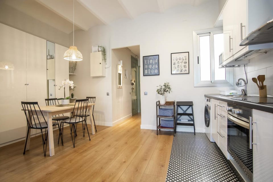 31ENT1027 - Mediterranean decorated apartment Apartment in Barcelona