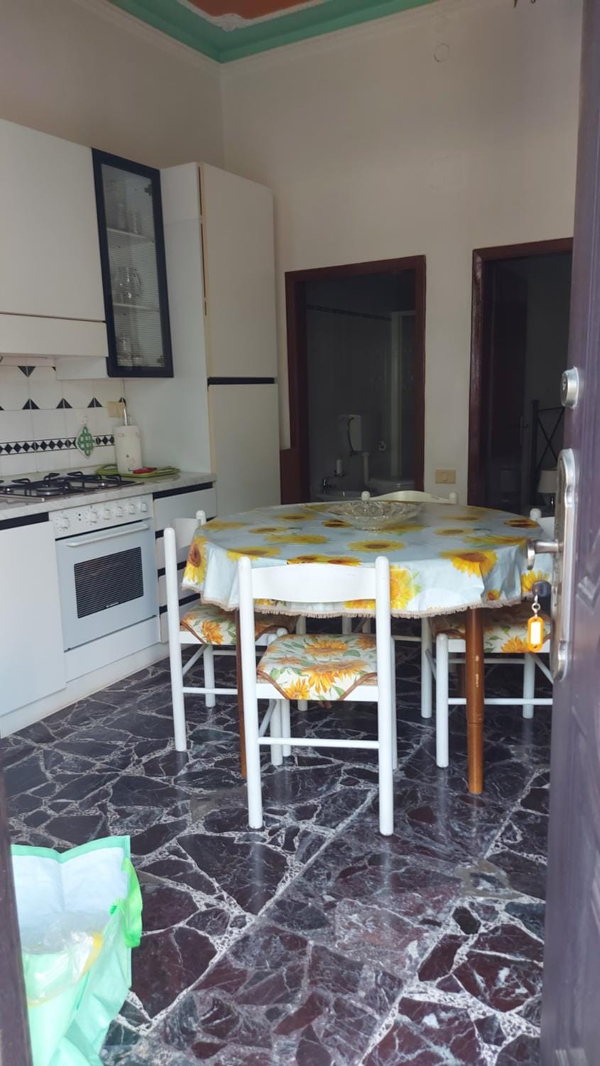 Kitchen or kitchenette, Dining area, stove