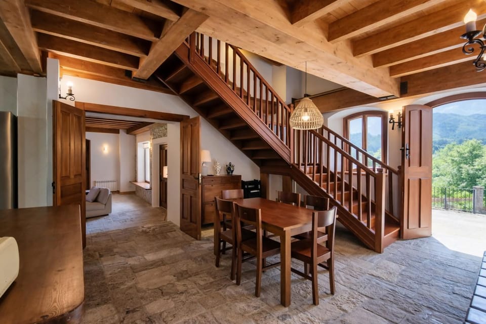 Communal lounge/ TV room, Lobby or reception, Dining area