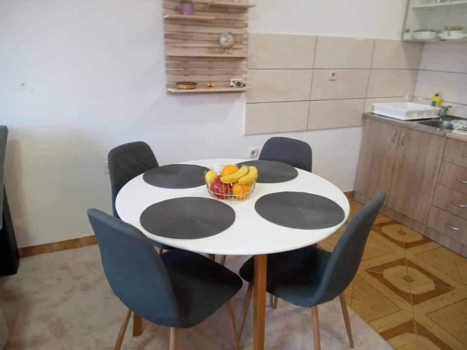 Food and drinks, Dining area