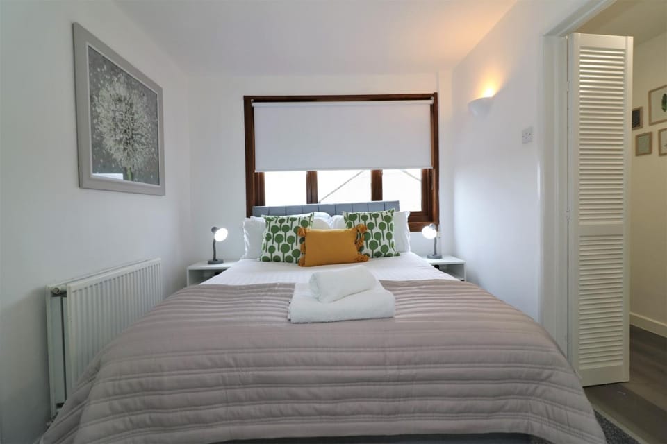 Signature - Barons Court Apartment in Paisley