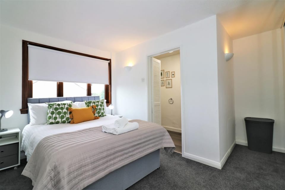 Signature - Barons Court Apartment in Paisley