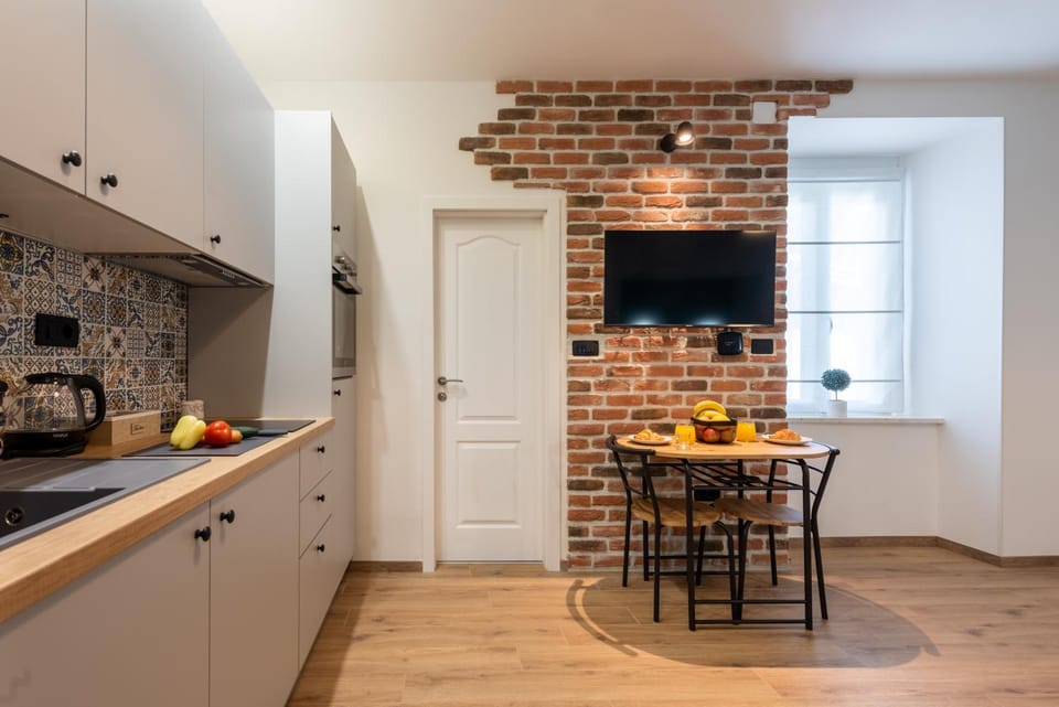 TV and multimedia, Kitchen or kitchenette, Dining area