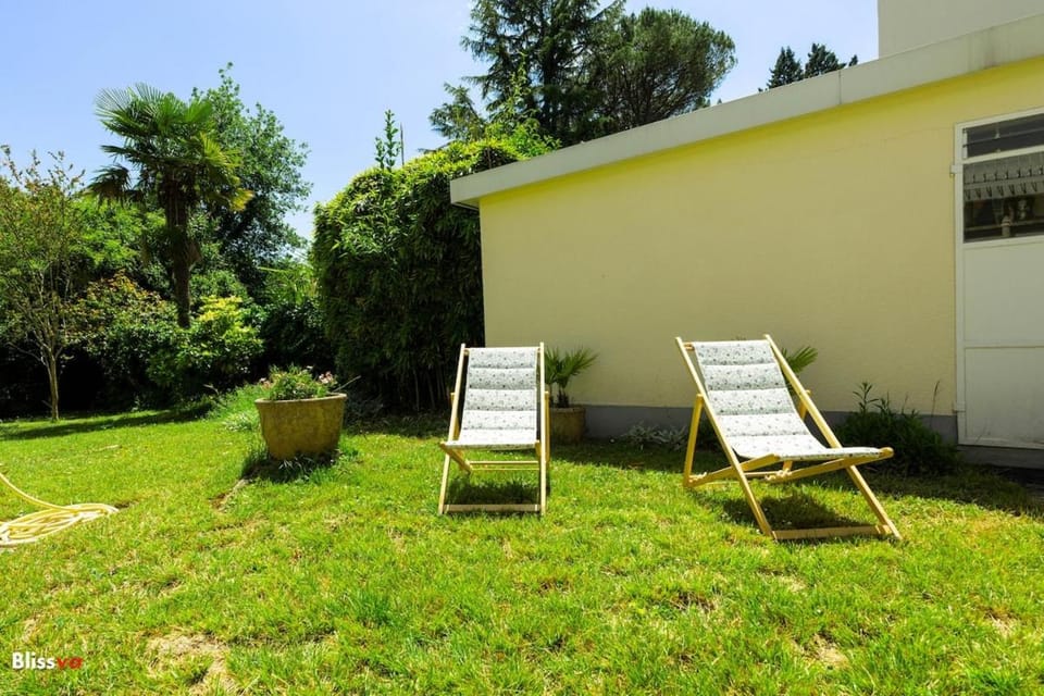 Garden, sunbed