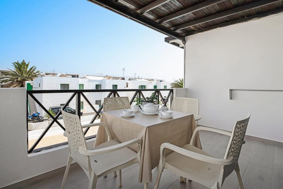 Property building, Balcony/Terrace, Living room