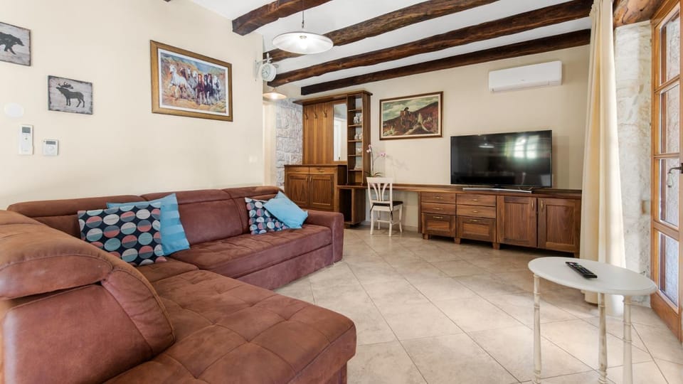 Property building, Living room, Seating area, Dining area, air conditioner