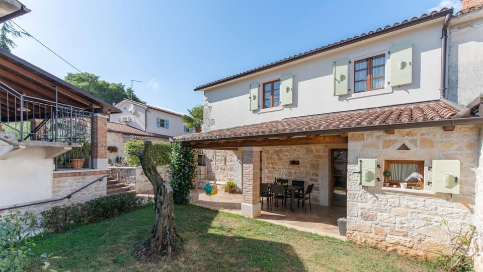 Property building, BBQ facilities, Garden, Balcony/Terrace, Seating area, Dining area