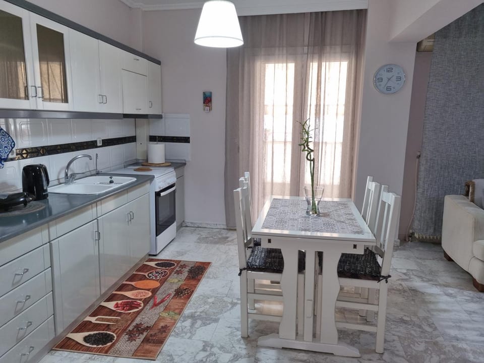 Dining area, kitchen