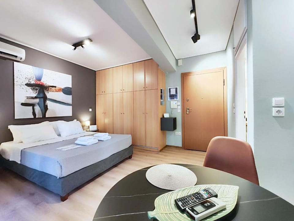 Photo of the whole room, air conditioner