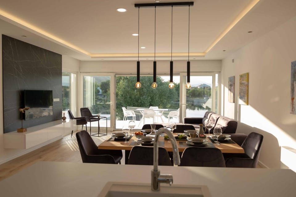 Living room, Seating area, Dining area