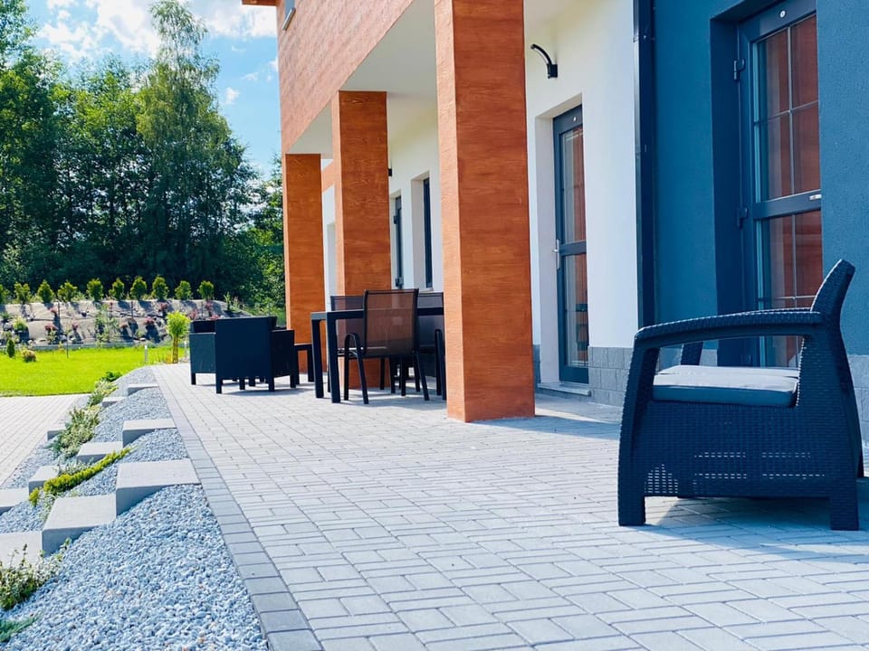 Property building, Patio, Facade/entrance, Day, Garden, Balcony/Terrace, Balcony/Terrace