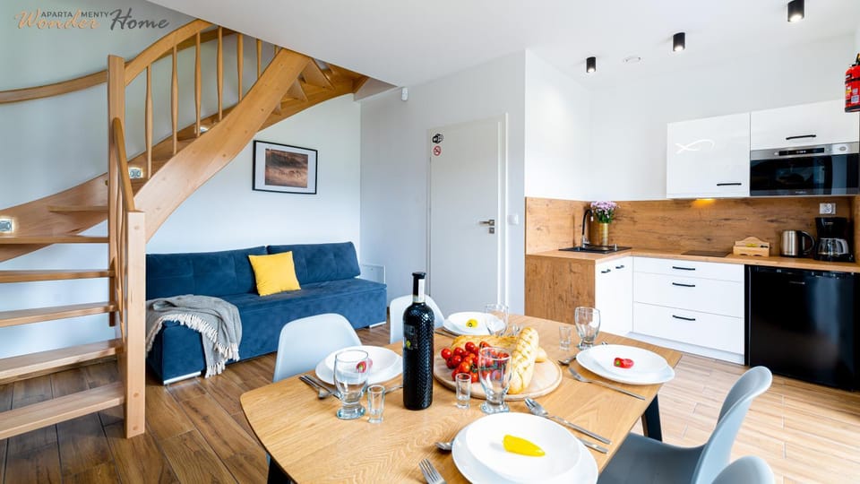Coffee/tea facilities, Kitchen or kitchenette, Living room, Seating area, Dining area, minibar, stove