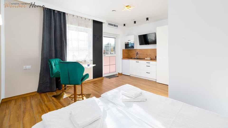 Communal lounge/ TV room, Bed, TV and multimedia, Kitchen or kitchenette, Photo of the whole room, Bedroom, towels, wardrobe